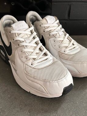 Nike White and Black Retro Running Sneakers